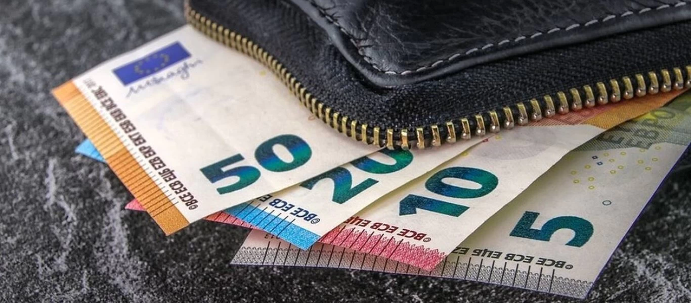 Κοινωνικό μέρισμα: H κυβέρνηση εξετάζει την μείωση φόρων αντί να δοθούν απευθείας χρήματα στους πολίτες